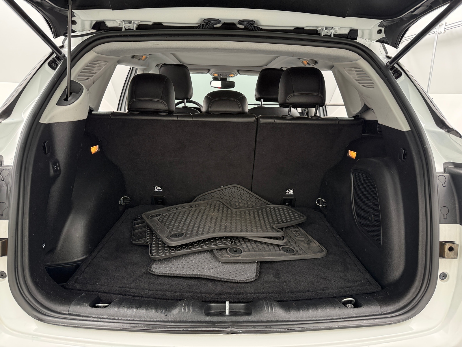 Thumbnail: 2022 Jeep Compass - 6