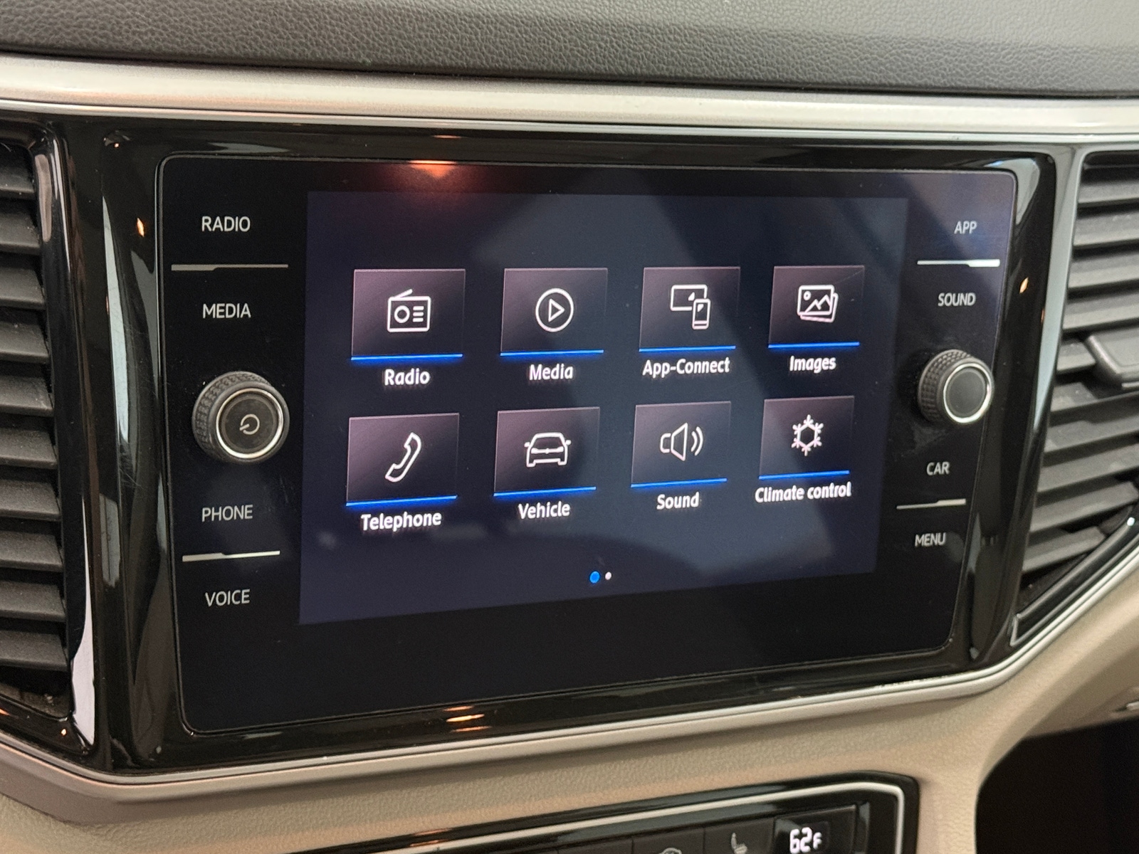 Thumbnail: 2018 Volkswagen Atlas - 3