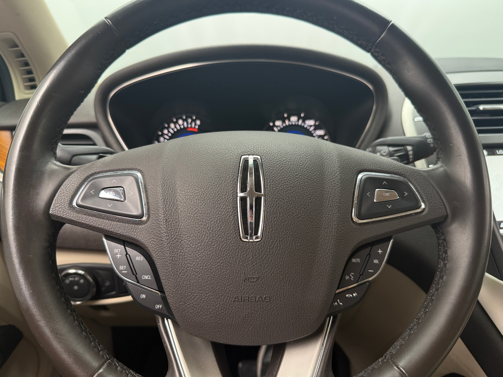 Thumbnail: 2017 Lincoln MKC - 4
