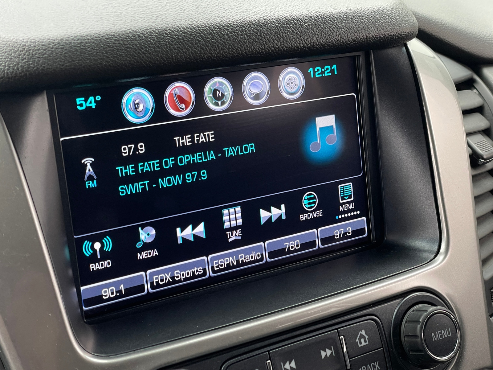 Thumbnail: 2017 Chevrolet Tahoe - 3