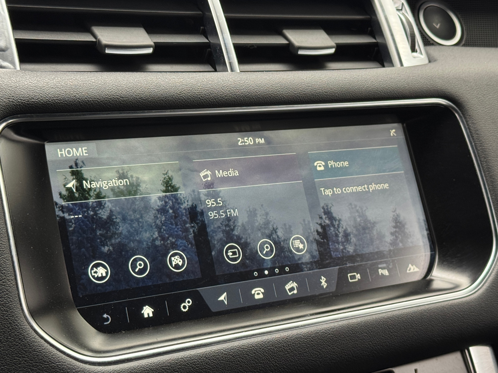 Thumbnail: 2017 Land Rover Range Rover Sport - 3