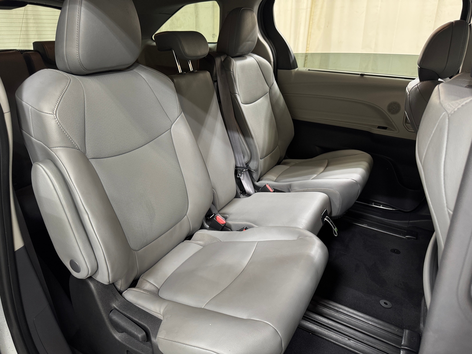 Thumbnail: 2022 Toyota Sienna - 5