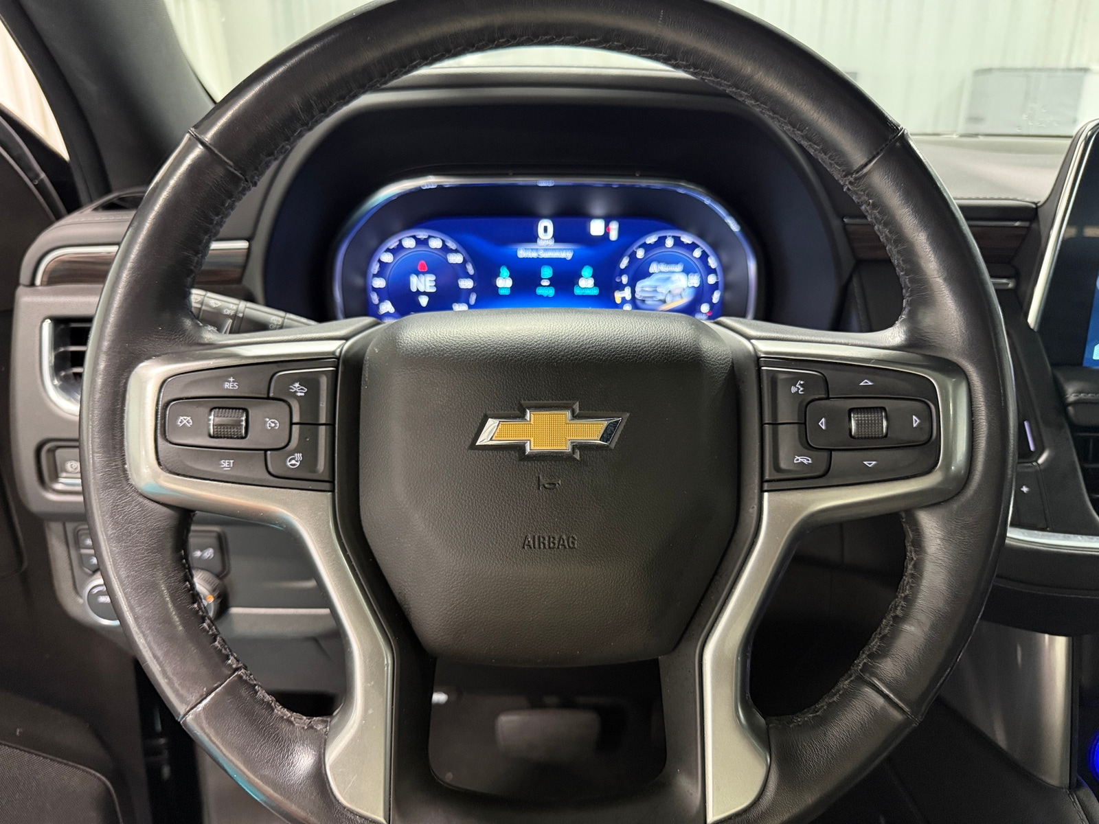 Thumbnail: 2022 Chevrolet Tahoe - 4