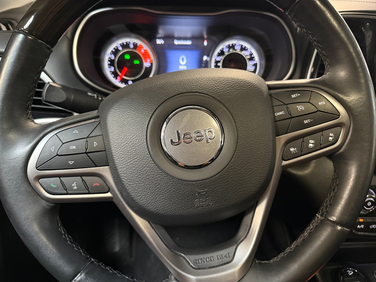 Thumbnail: 2019 Jeep Cherokee - 4