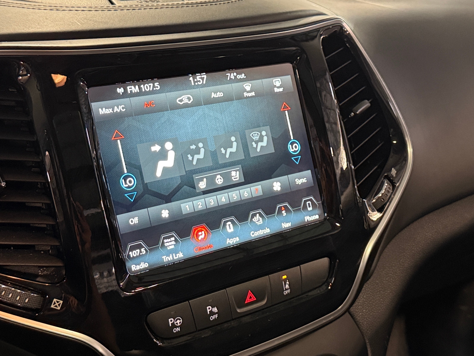 Thumbnail: 2019 Jeep Cherokee - 3