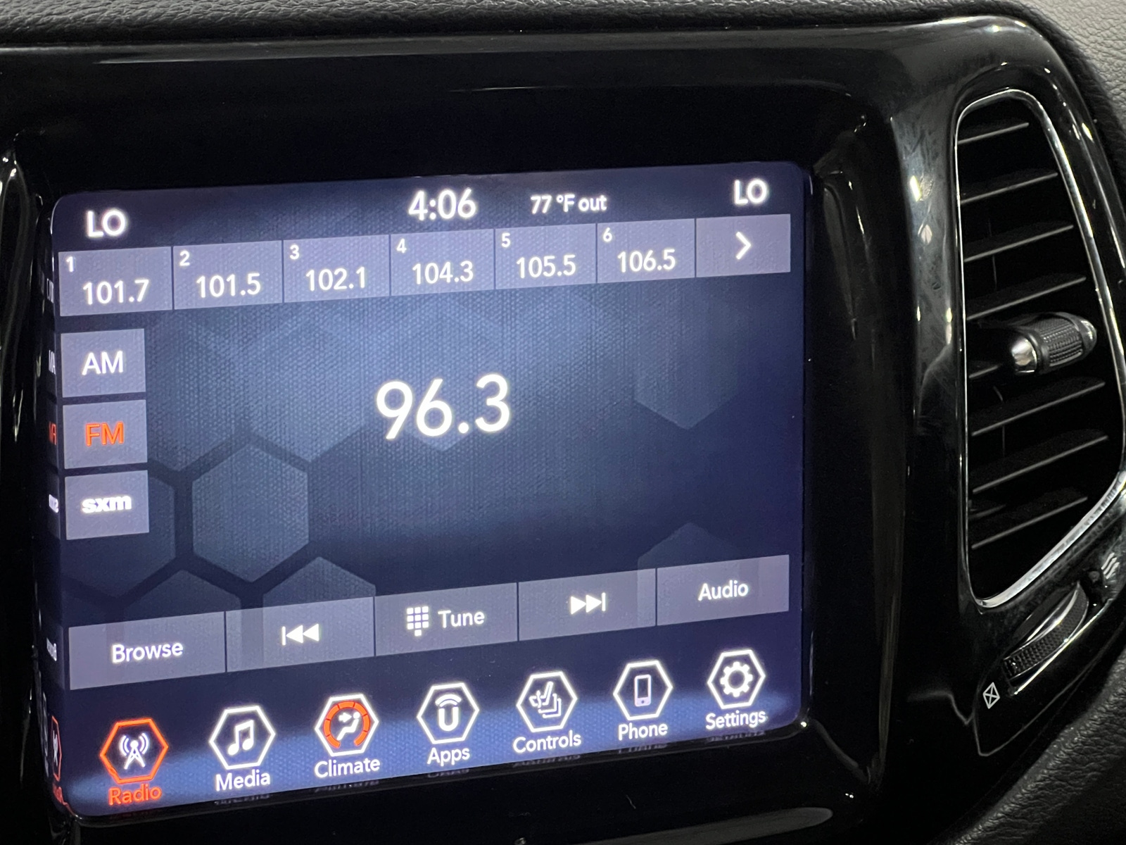 Thumbnail: 2019 Jeep Compass - 3