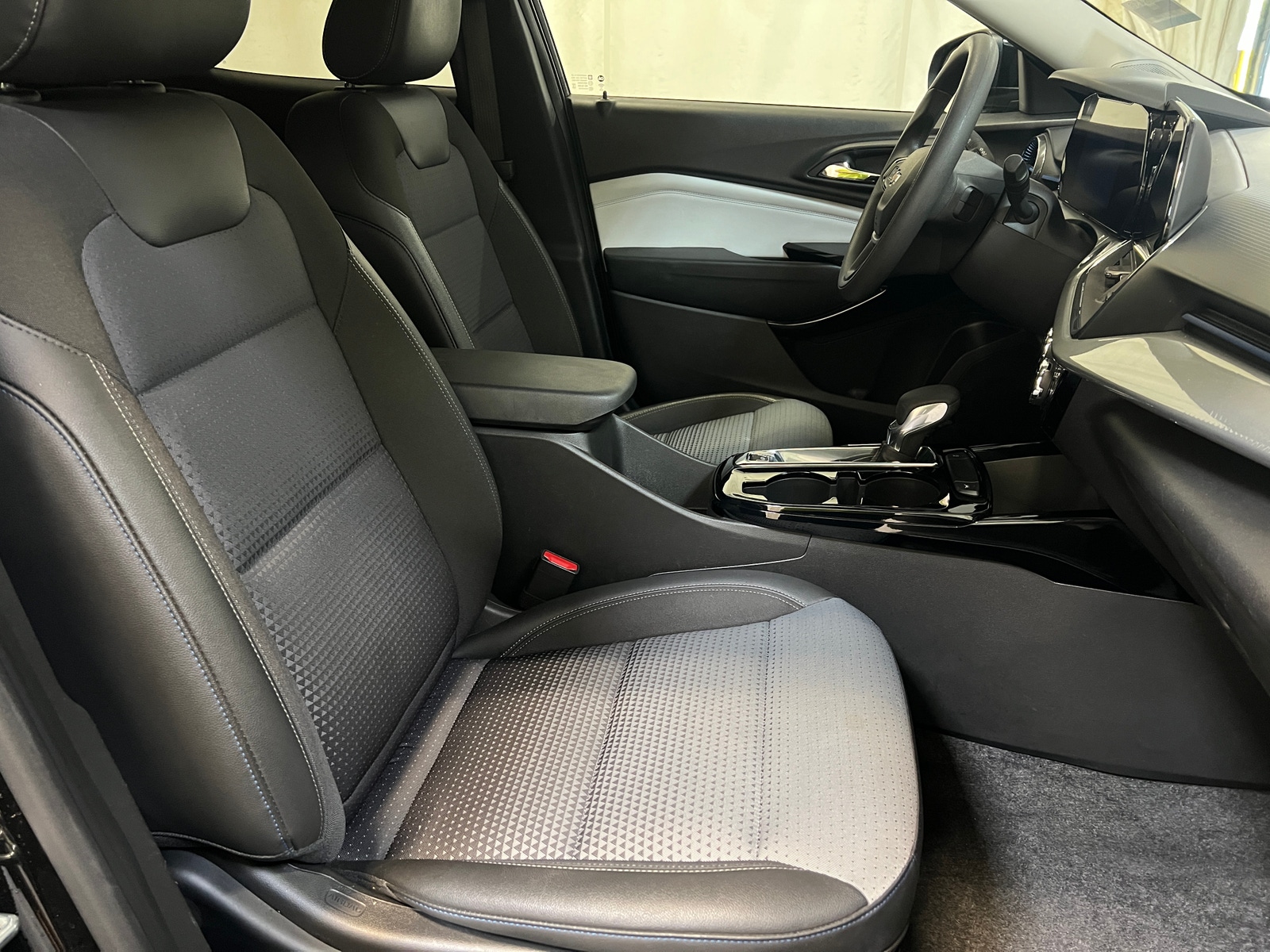 Thumbnail: 2025 Chevrolet Trax - 2