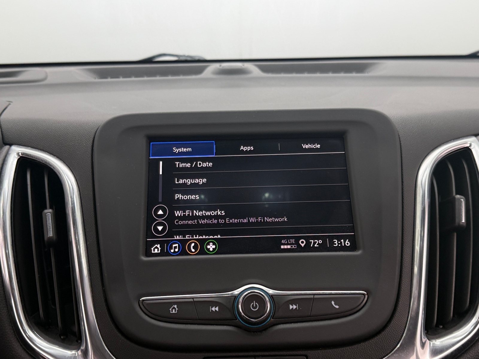 Thumbnail: 2022 Chevrolet Equinox - 4