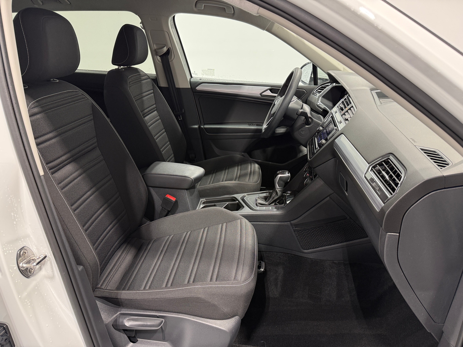 Thumbnail: 2023 Volkswagen Tiguan - 2