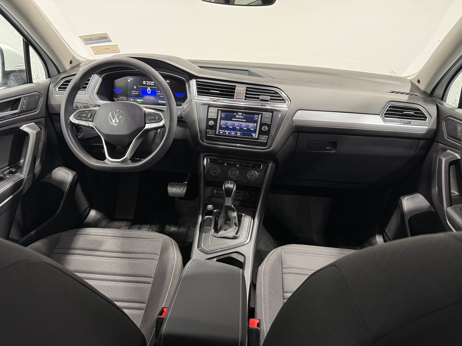 Thumbnail: 2023 Volkswagen Tiguan - 3