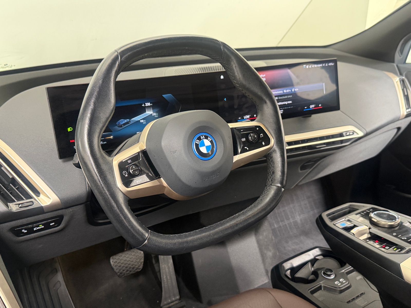 Thumbnail: 2023 BMW iX - 2
