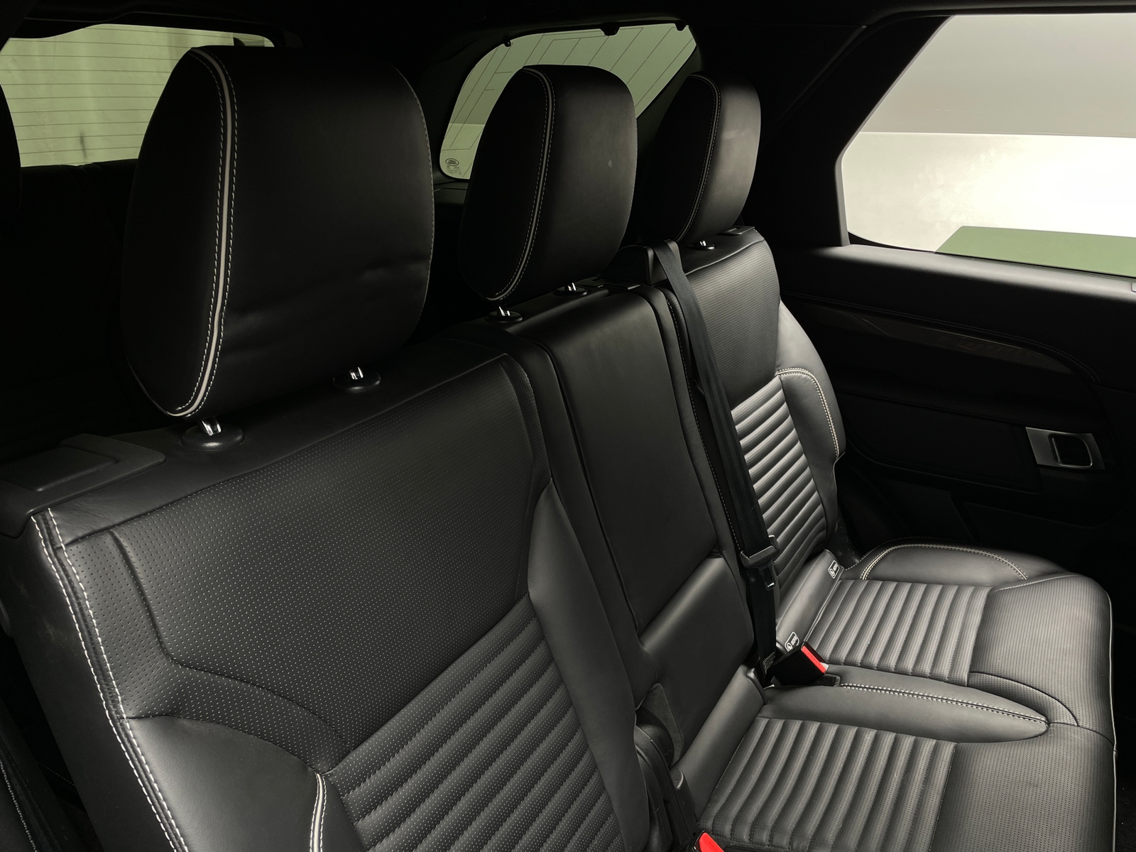 Thumbnail: 2020 Land Rover Discovery - 5