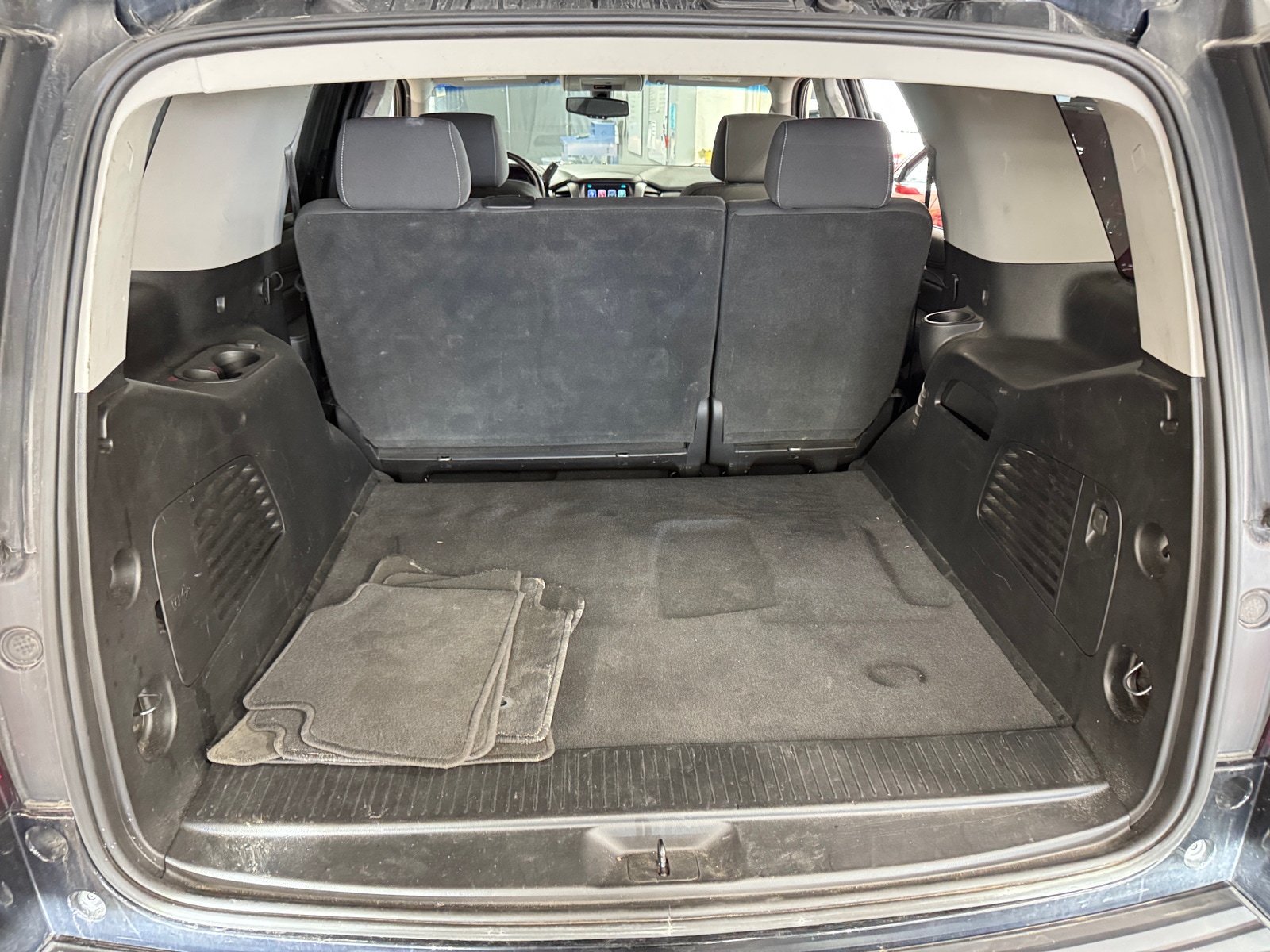 Thumbnail: 2019 Chevrolet Tahoe - 7