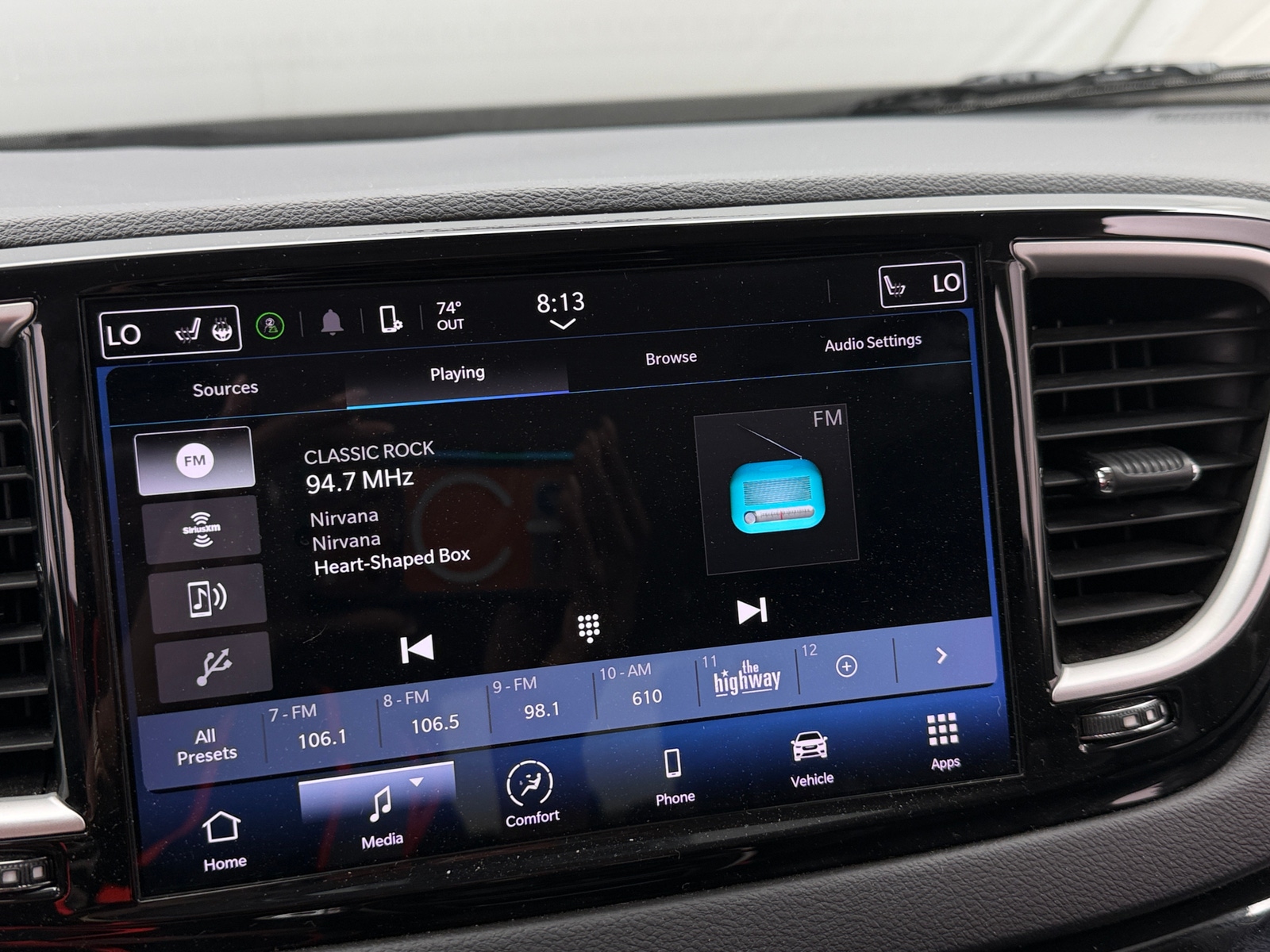 Thumbnail: 2023 Chrysler Pacifica - 3