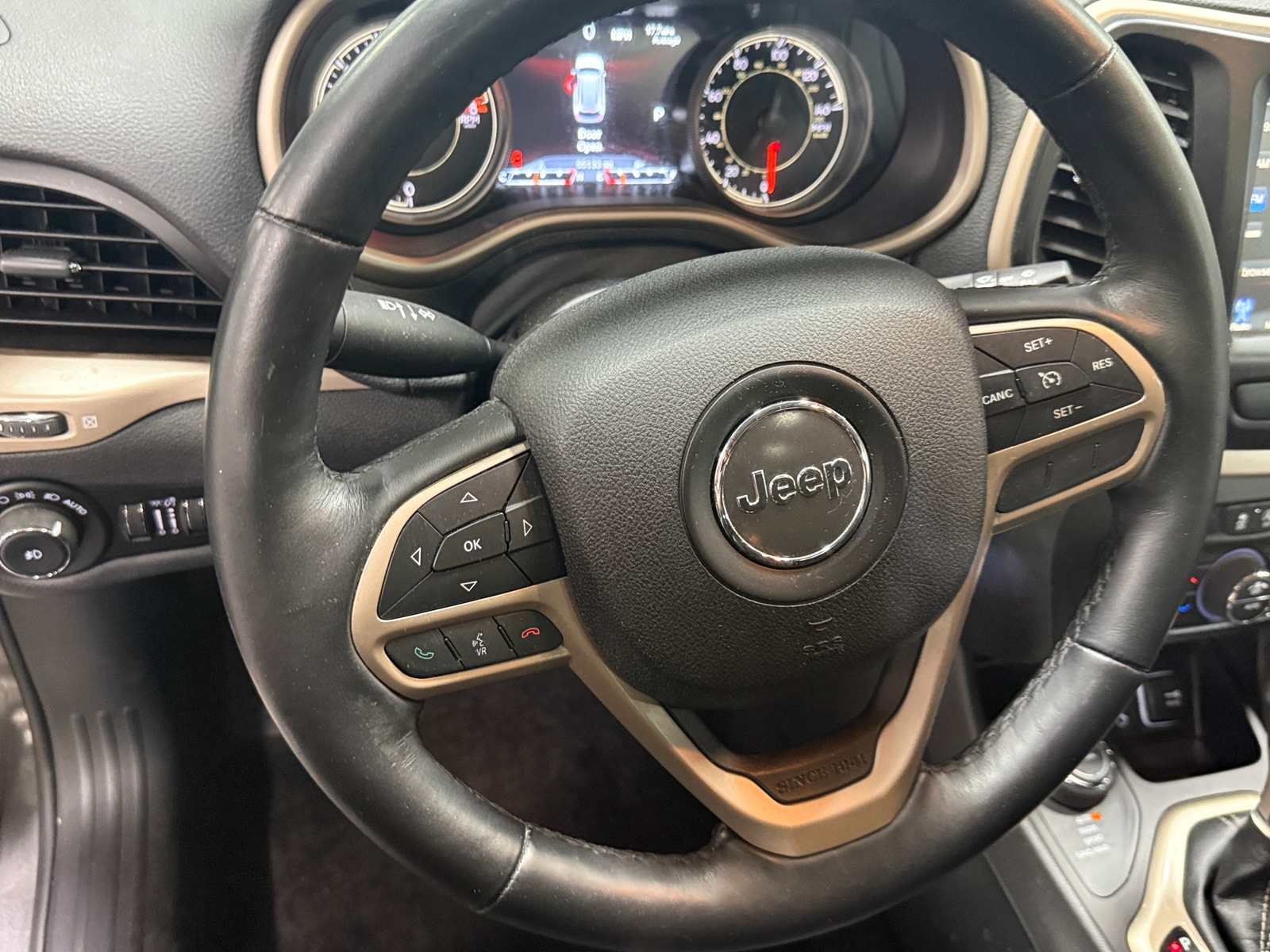 Thumbnail: 2017 Jeep Cherokee - 4