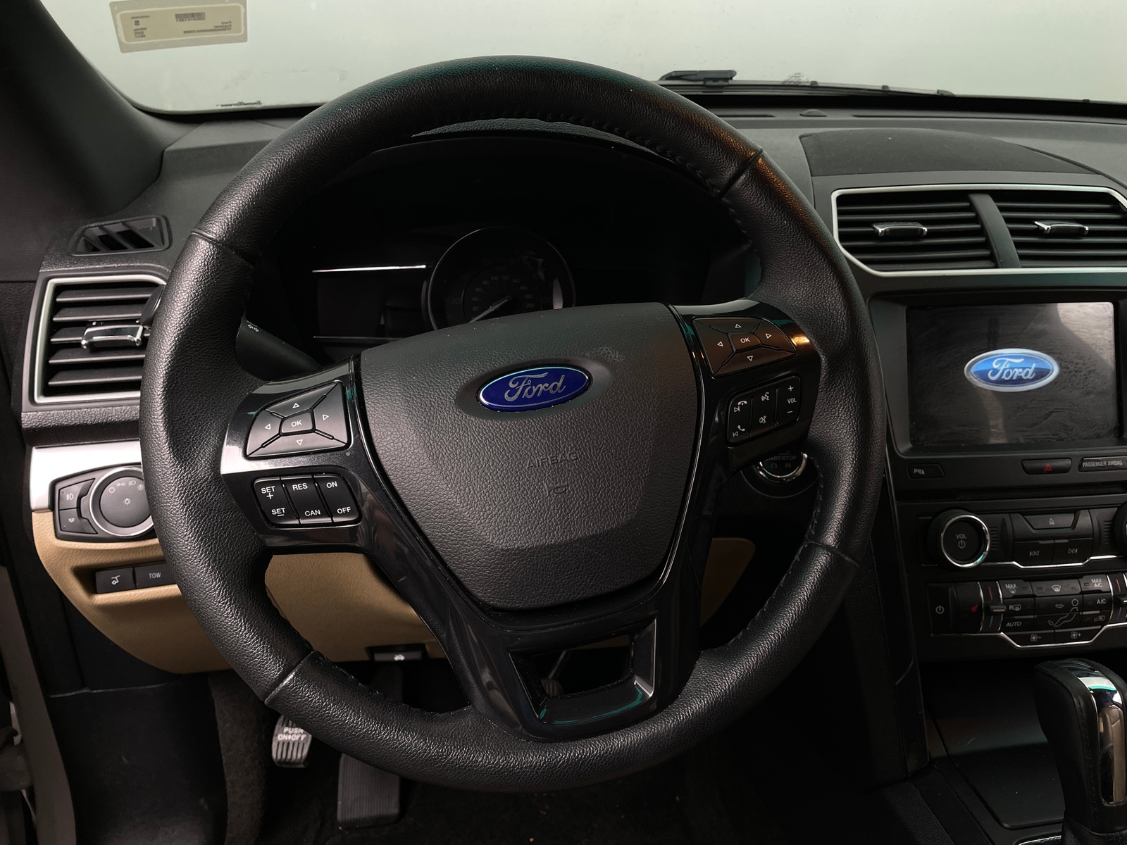 Thumbnail: 2017 Ford Explorer - 4