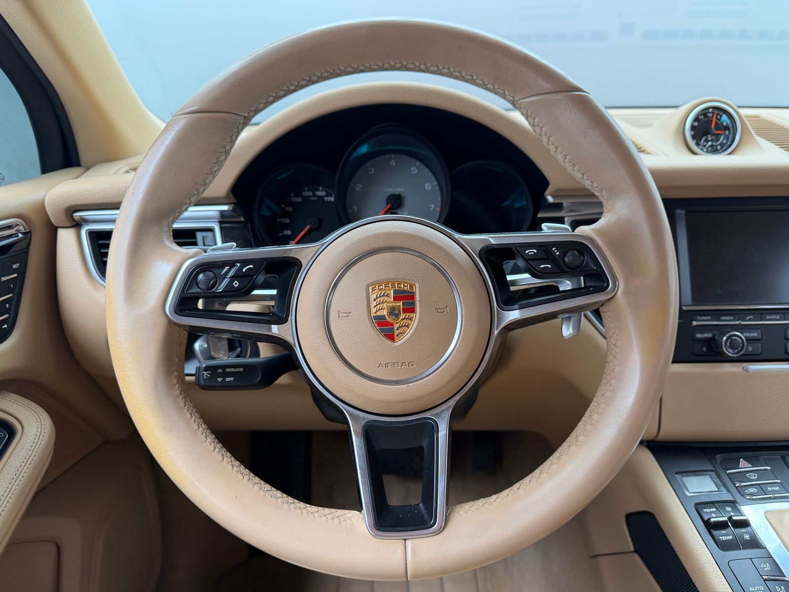 Thumbnail: 2016 Porsche Macan - 4