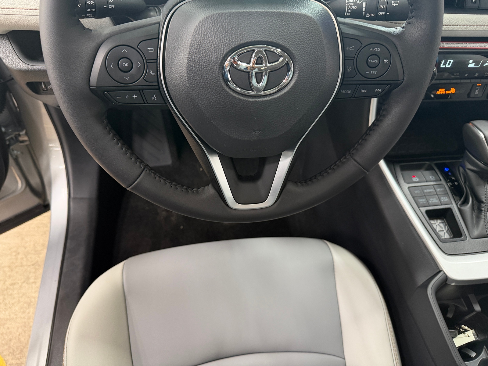 Thumbnail: 2025 Toyota RAV4 - 4