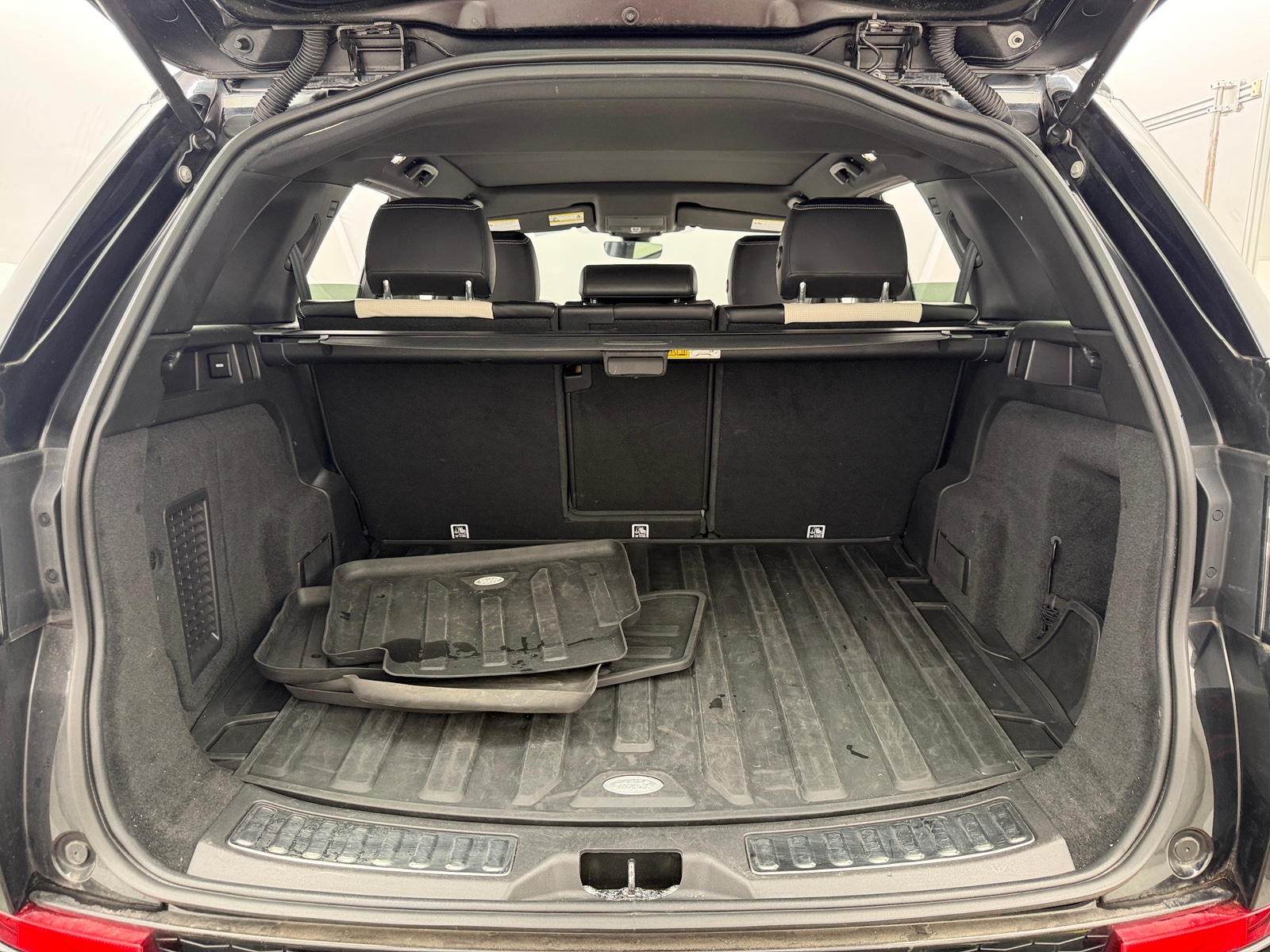 Thumbnail: 2020 Land Rover Discovery Sport - 6