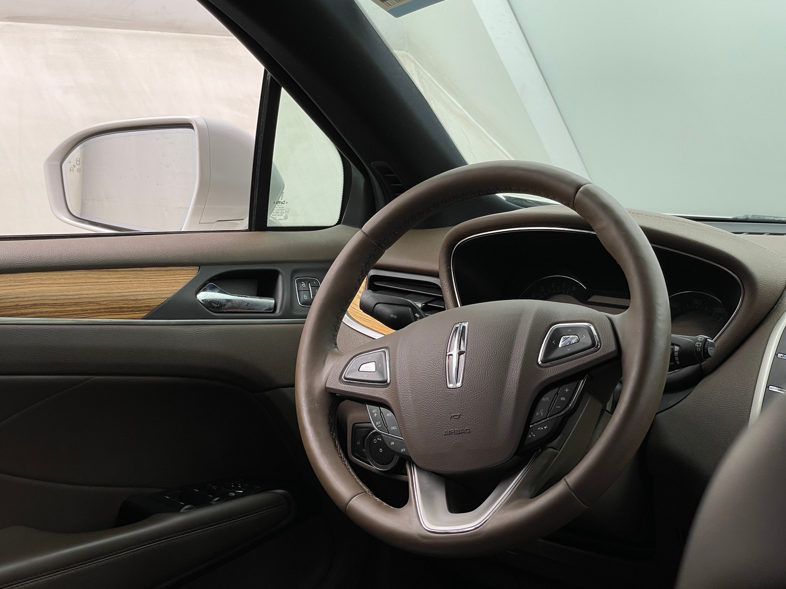 Thumbnail: 2015 Lincoln MKC - 4