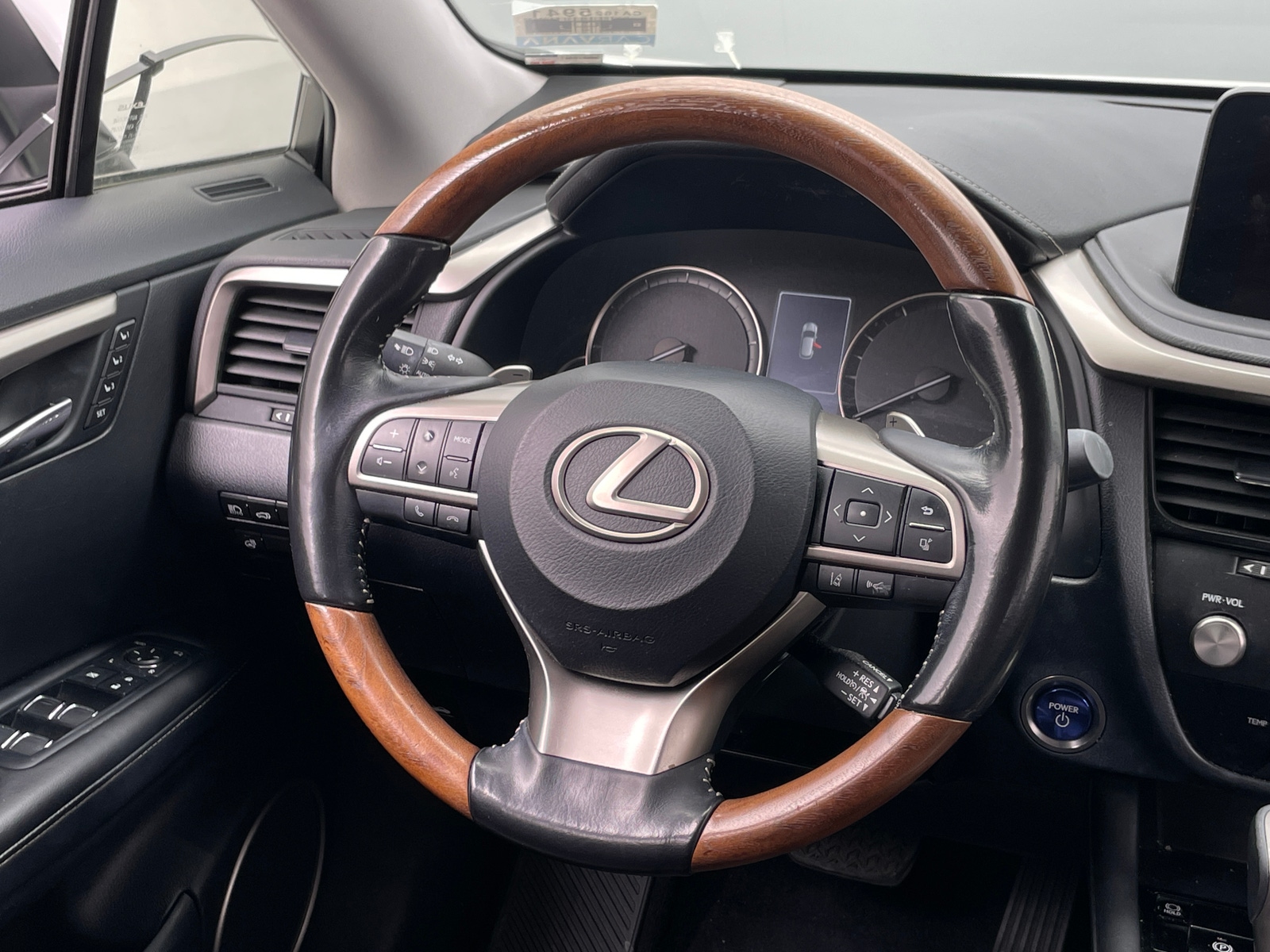 Thumbnail: 2020 Lexus RX - 4