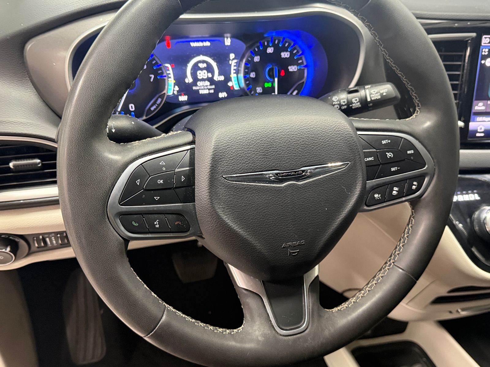 Thumbnail: 2023 Chrysler Pacifica - 4