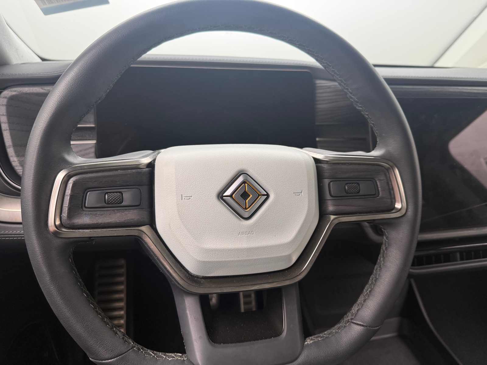 Thumbnail: 2023 Rivian R1S - 4