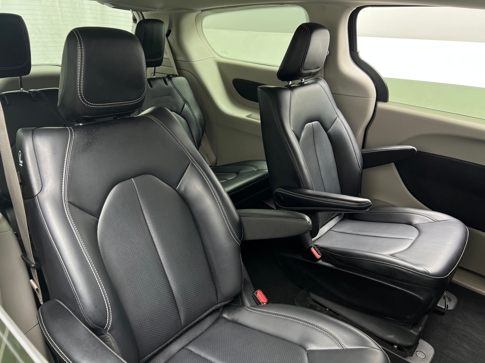 Thumbnail: 2023 Chrysler Pacifica - 5