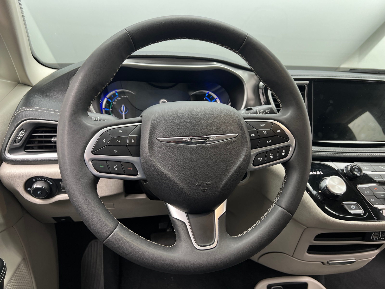 Thumbnail: 2023 Chrysler Pacifica - 4