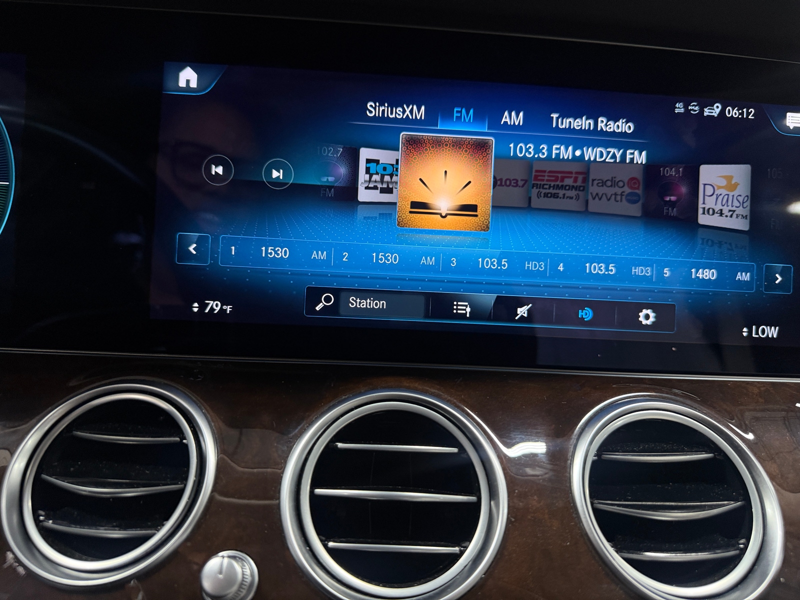 Thumbnail: 2022 Mercedes-Benz E-Class - 4