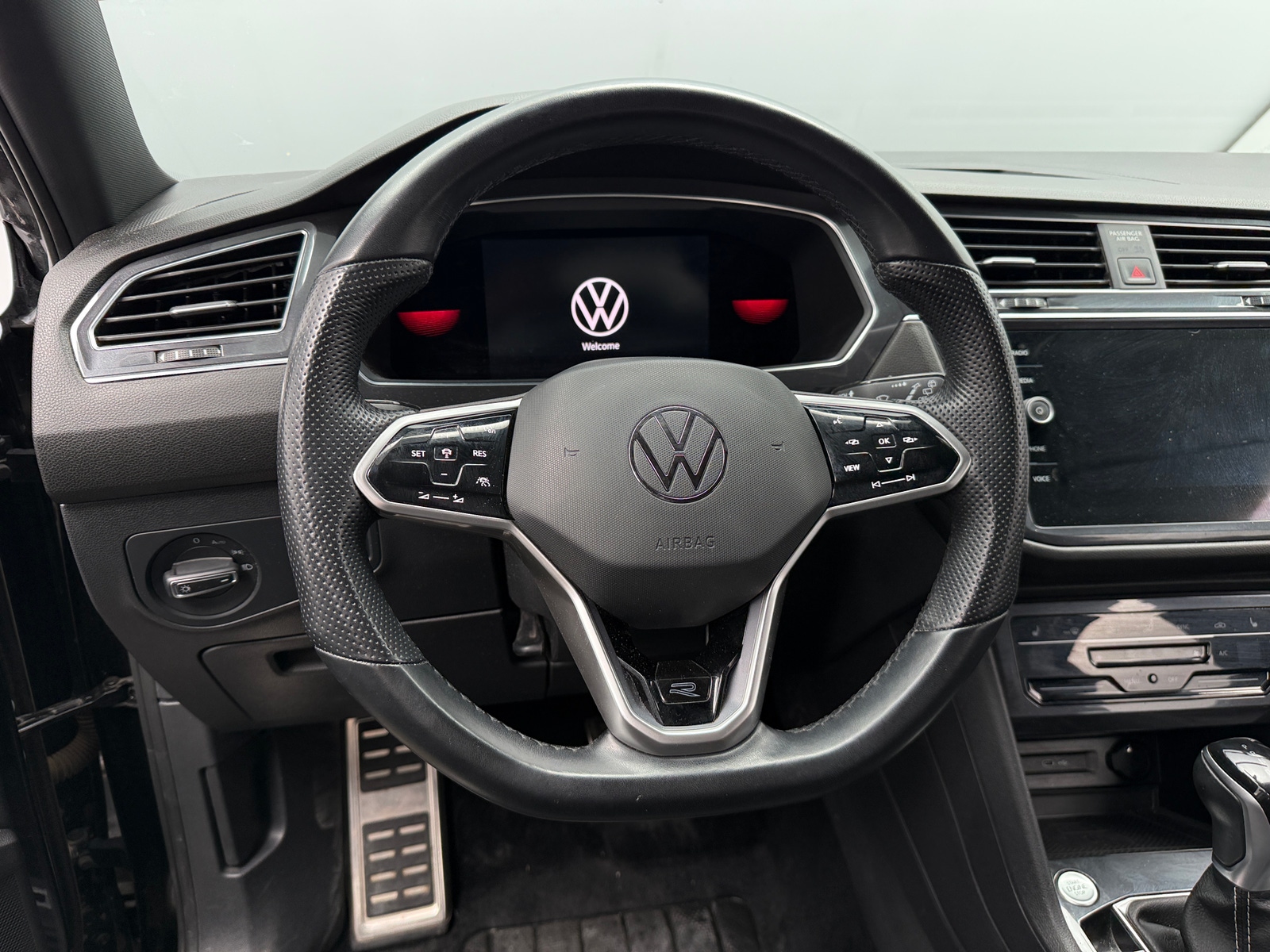 Thumbnail: 2022 Volkswagen Tiguan - 4