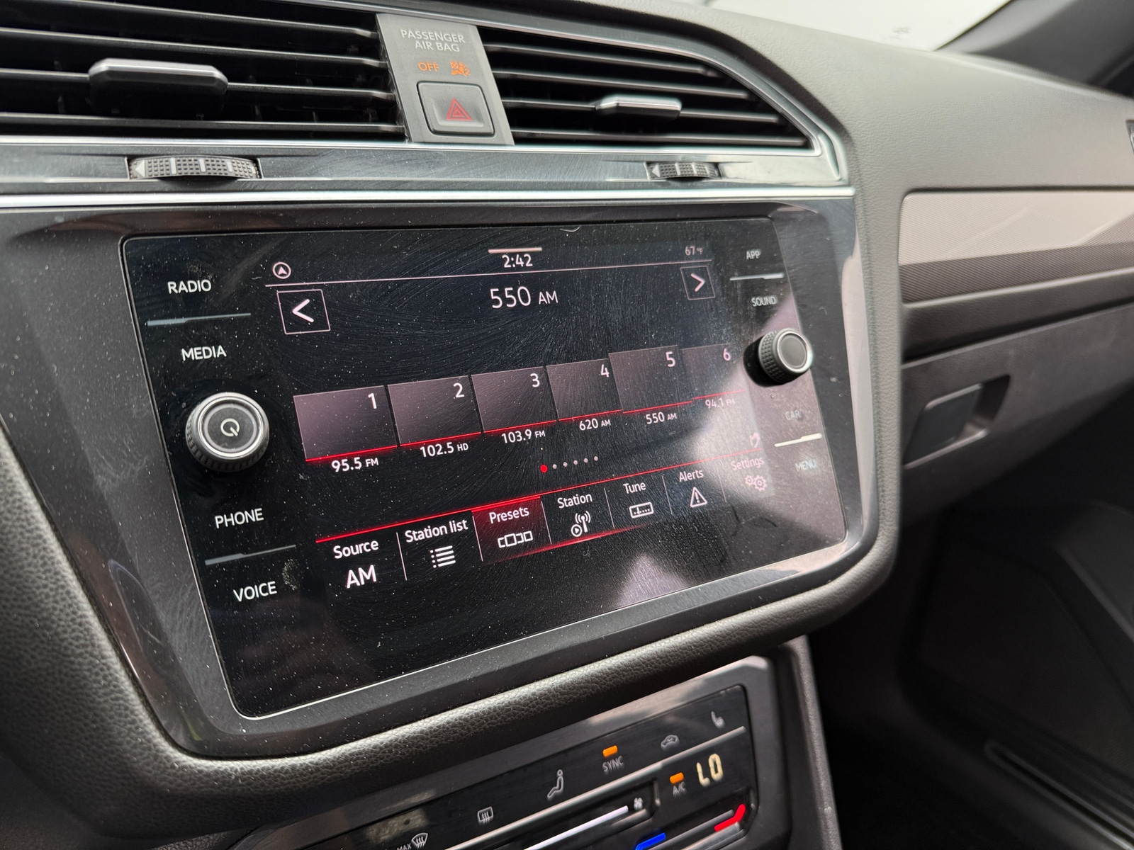 Thumbnail: 2022 Volkswagen Tiguan - 3