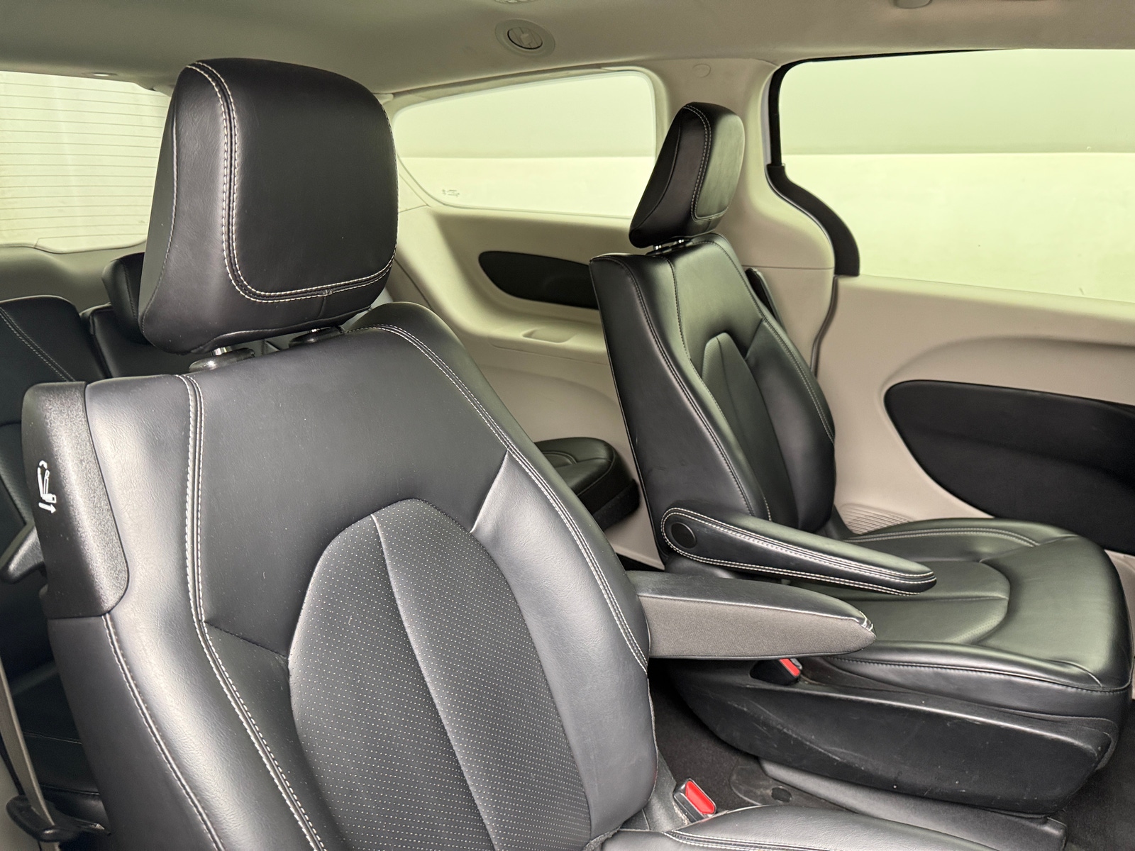 Thumbnail: 2023 Chrysler Pacifica - 5