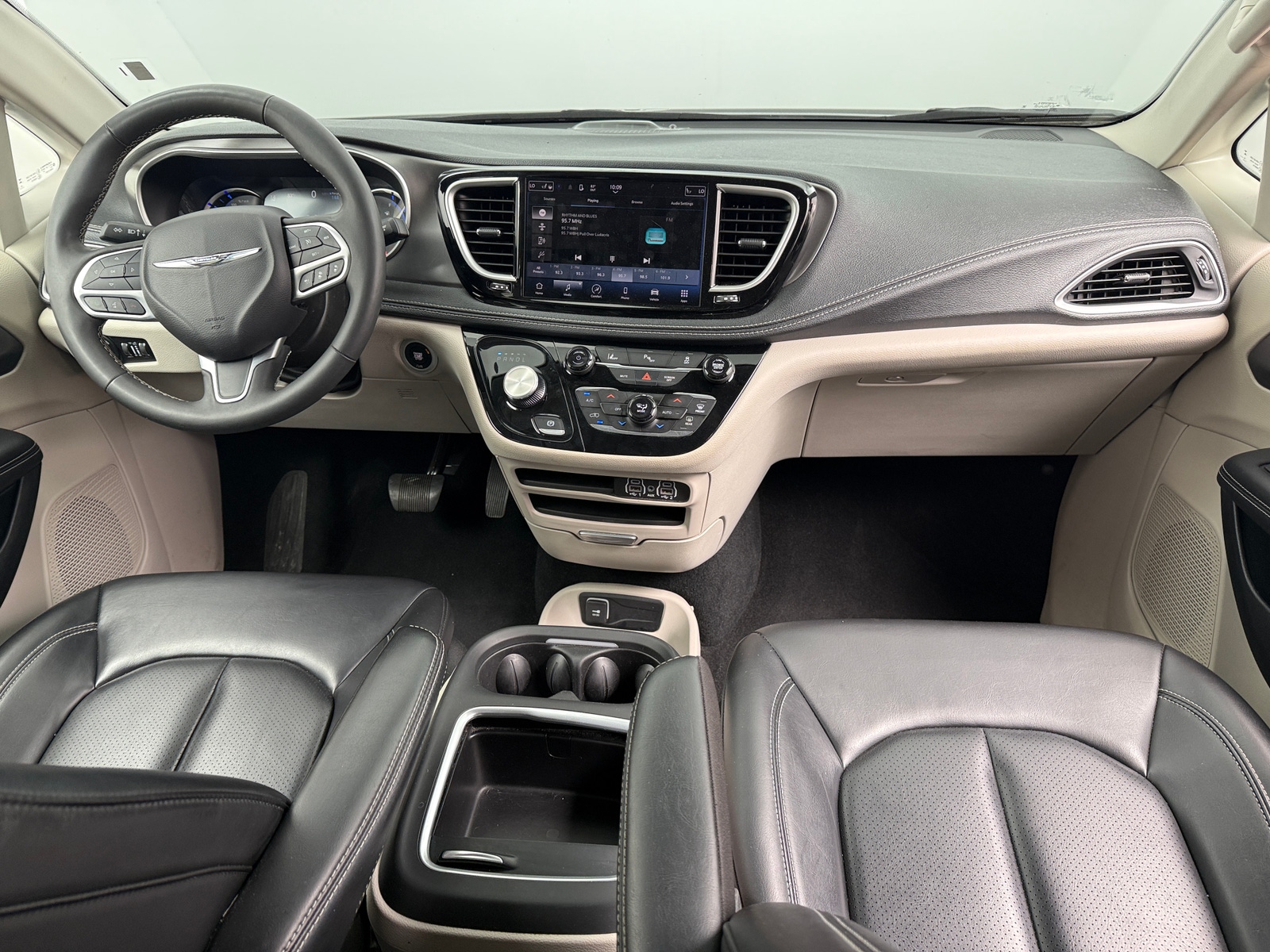 Thumbnail: 2023 Chrysler Pacifica - 2