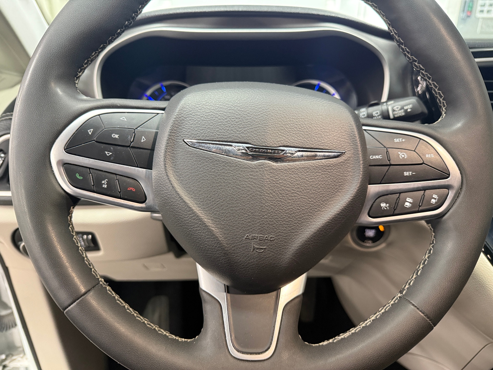 Thumbnail: 2023 Chrysler Pacifica - 4