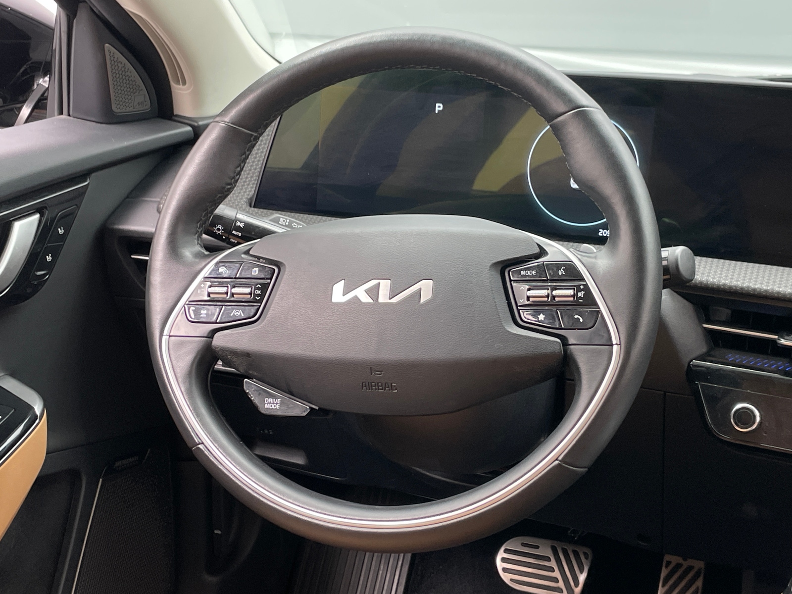 Thumbnail: 2023 Kia EV6 - 4