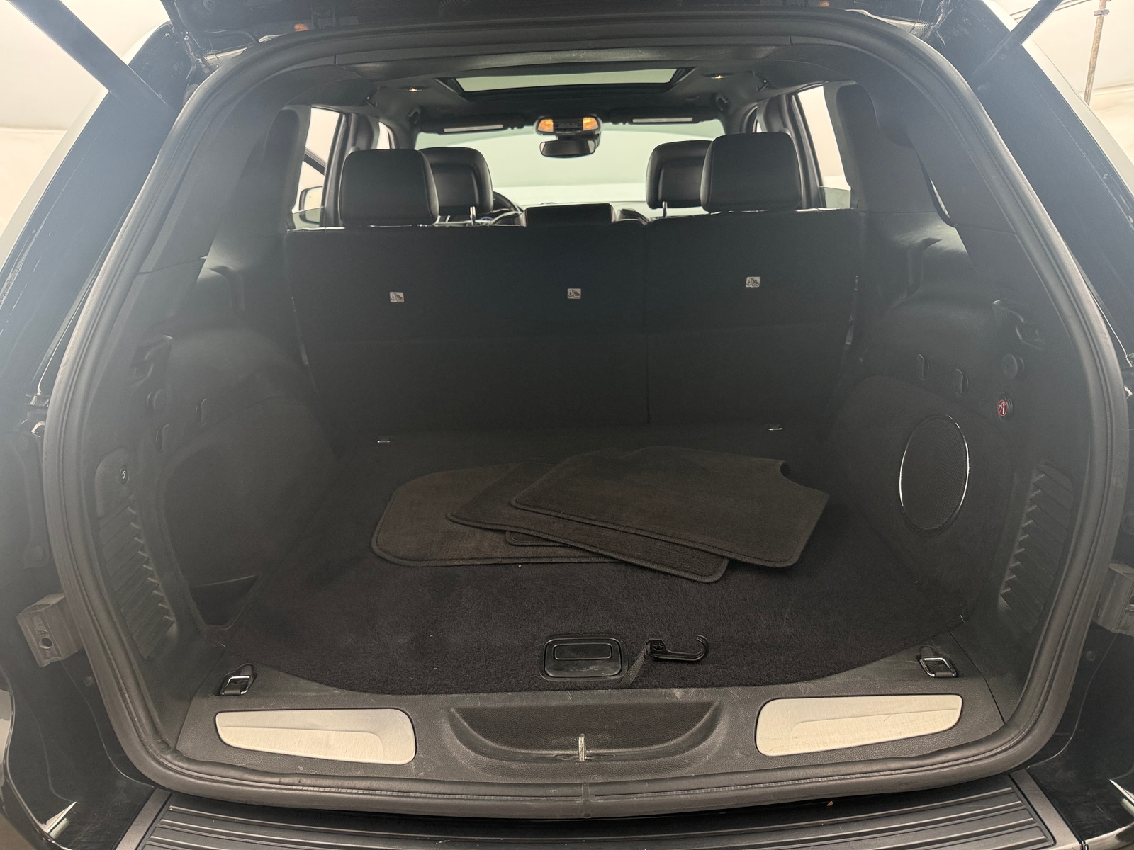 Thumbnail: 2019 Jeep Grand Cherokee - 6