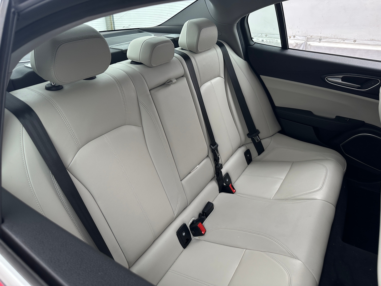 Thumbnail: 2021 Alfa Romeo Giulia - 5