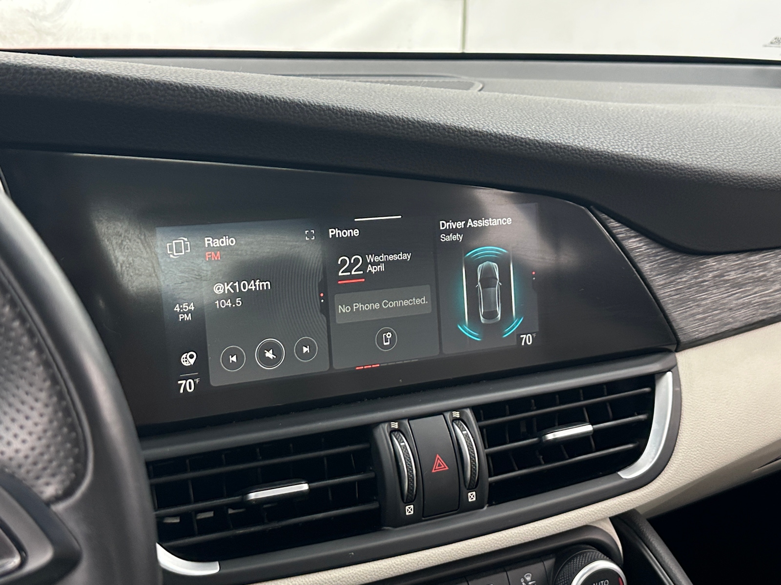 Thumbnail: 2021 Alfa Romeo Giulia - 3