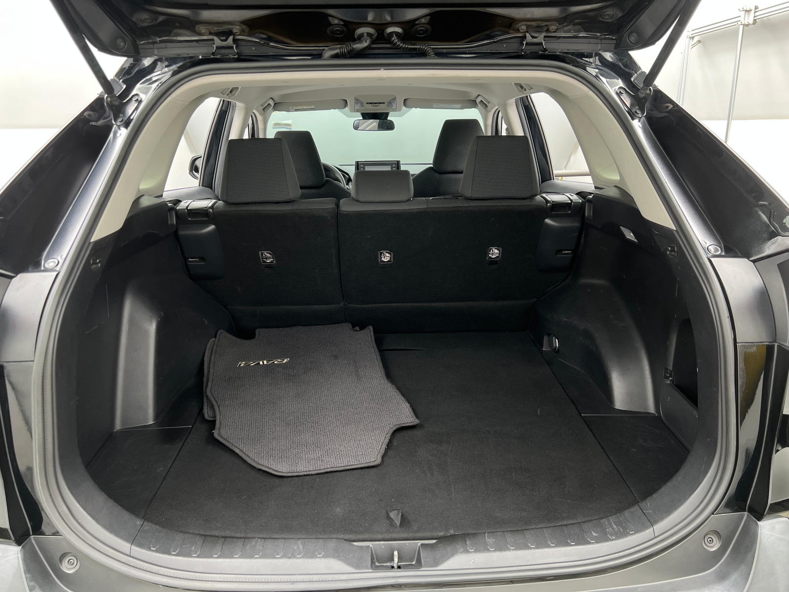 Thumbnail: 2019 Toyota RAV4 - 7