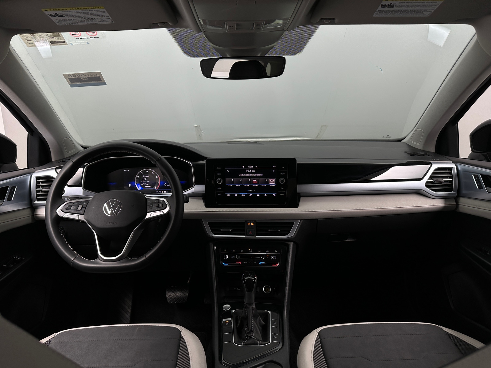 Thumbnail: 2025 Volkswagen Taos - 2