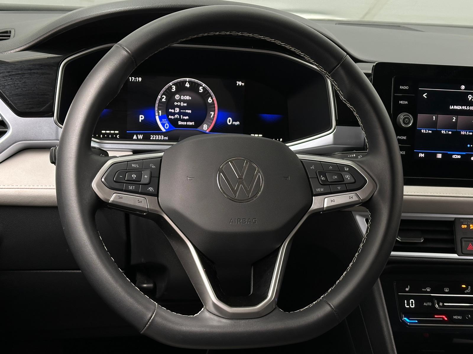 Thumbnail: 2025 Volkswagen Taos - 4