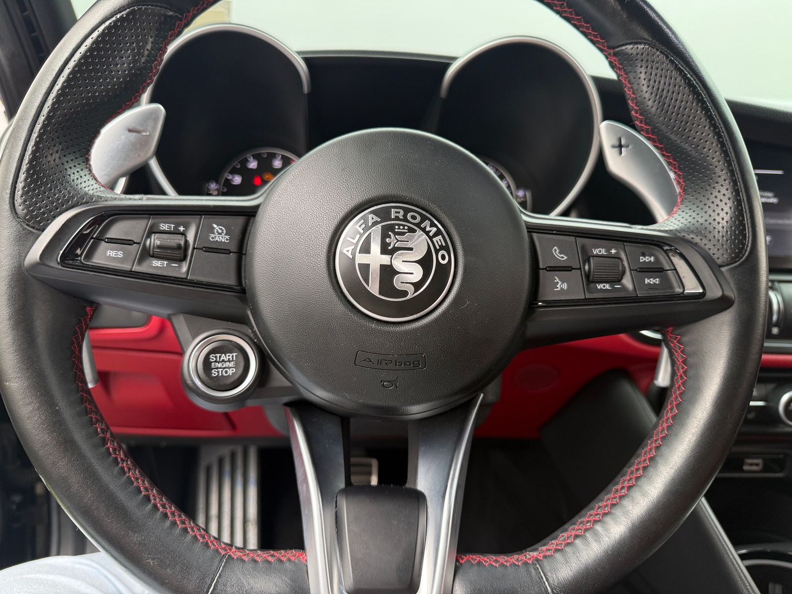 Thumbnail: 2020 Alfa Romeo Giulia - 4