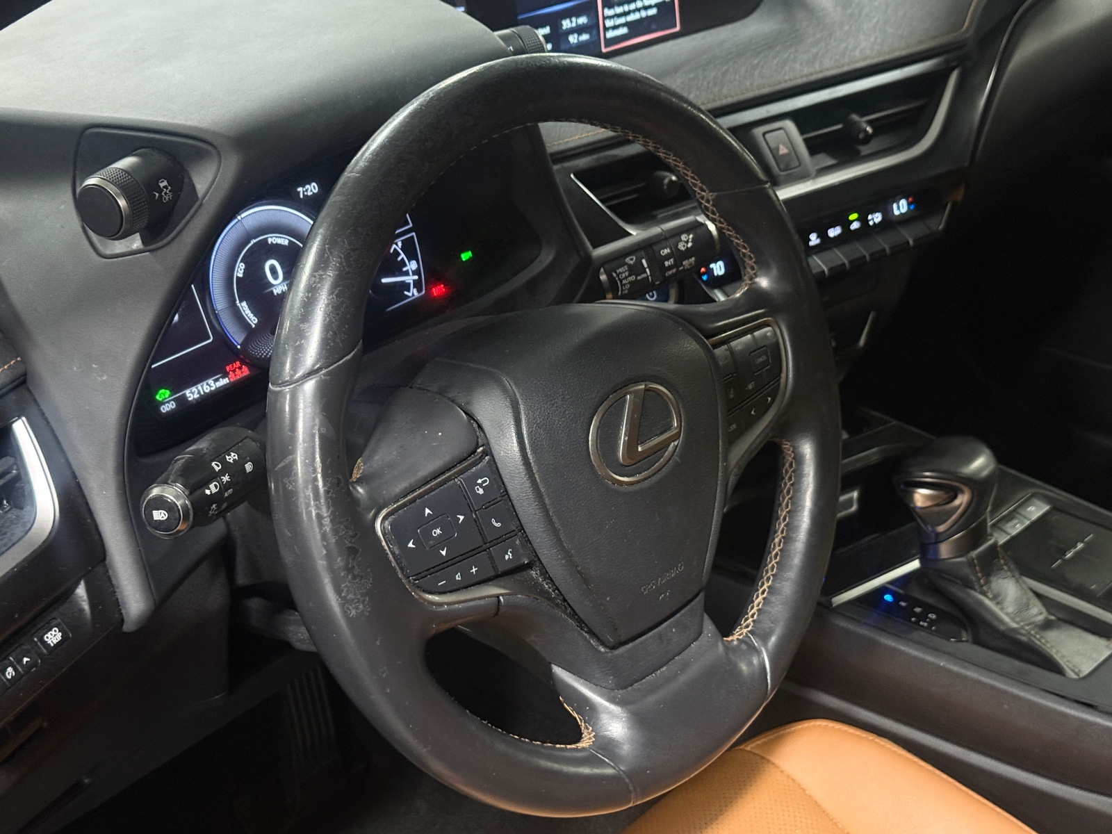 Thumbnail: 2019 Lexus UX - 4