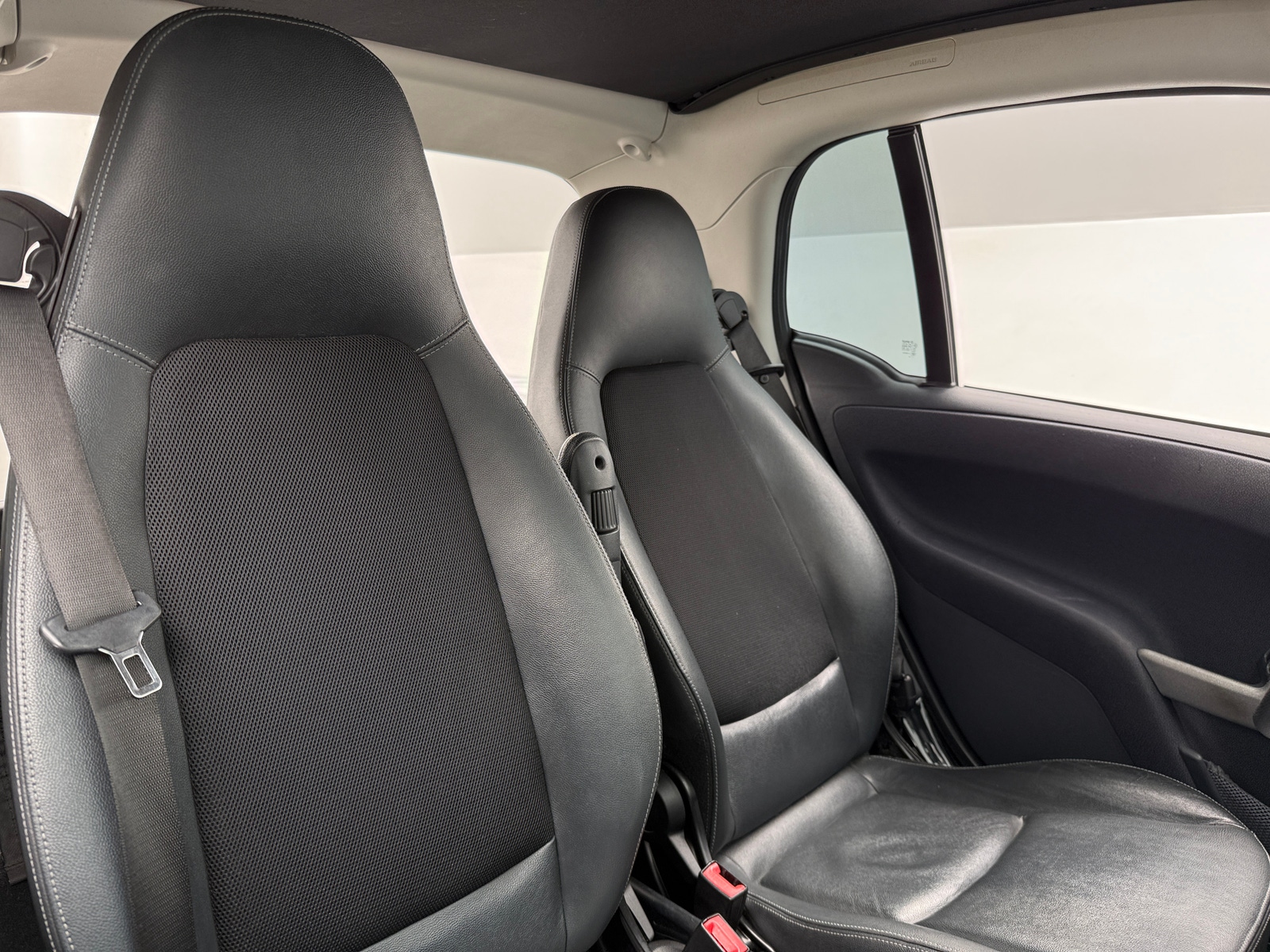 Thumbnail: 2015 smart fortwo - 2