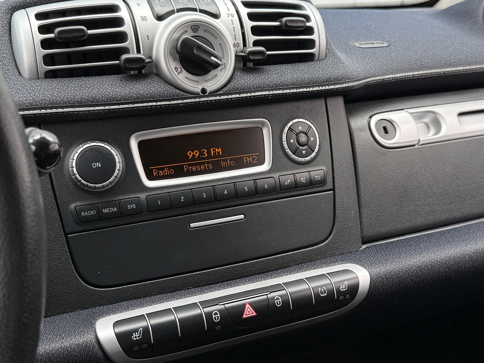 Thumbnail: 2015 smart fortwo - 4