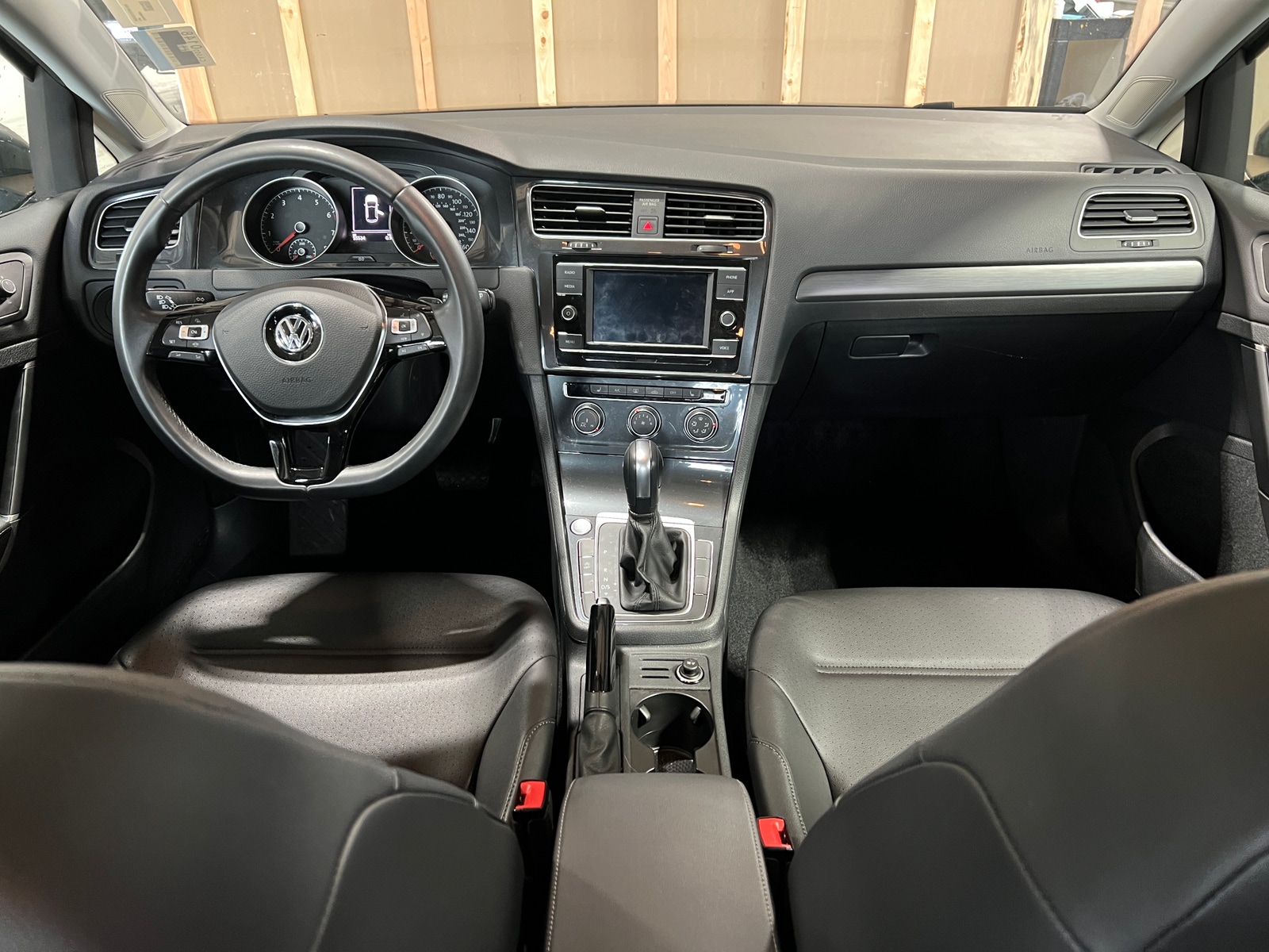 Thumbnail: 2020 Volkswagen Golf - 2