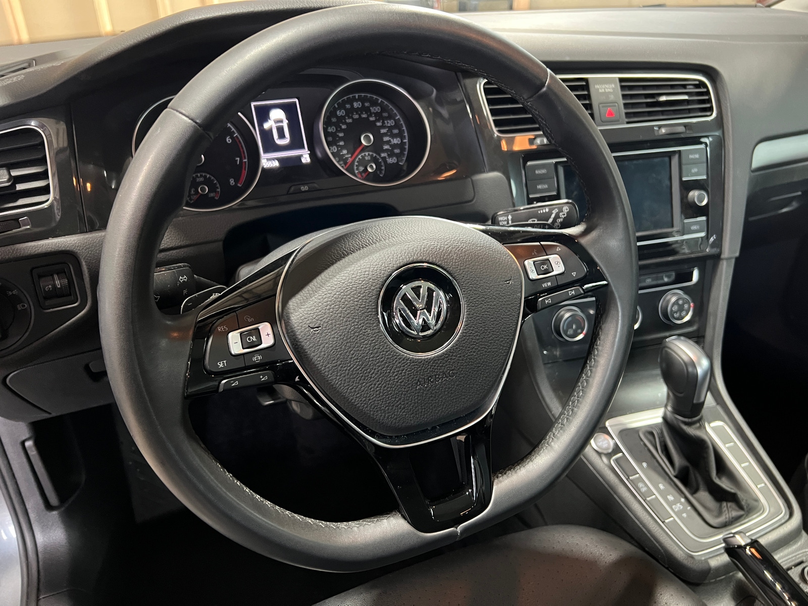 Thumbnail: 2020 Volkswagen Golf - 4