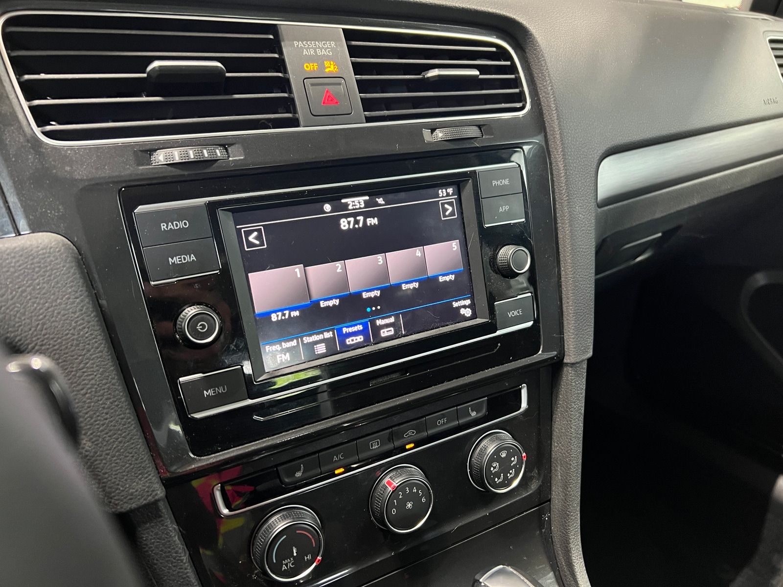 Thumbnail: 2020 Volkswagen Golf - 3