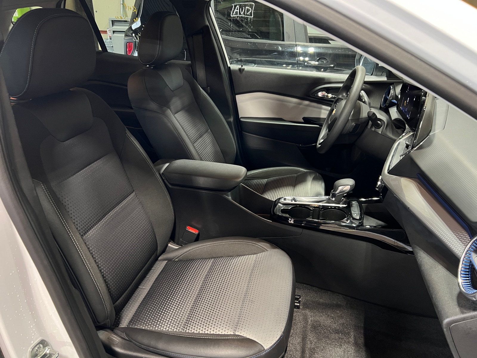 Thumbnail: 2025 Chevrolet Trax - 2